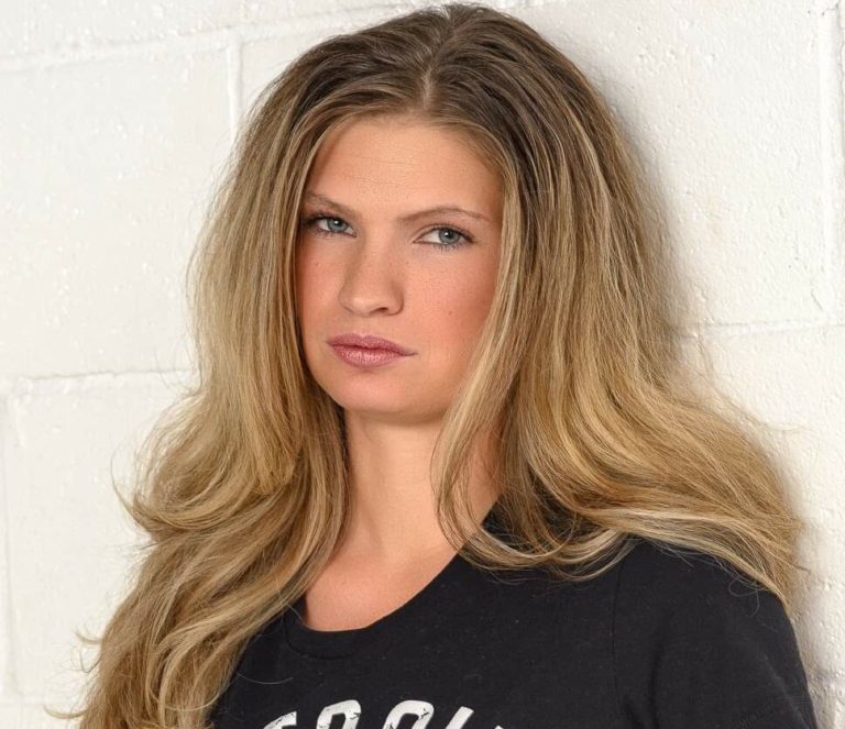 kaiti wallen black shirt 3:4 3