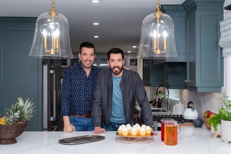 Jonathan and Drew Scott