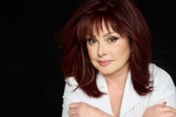 Country Music World Pays Tribute to Naomi Judd