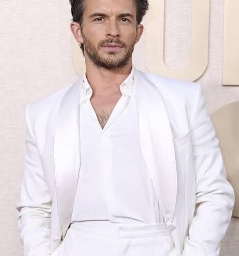 Jonathan Bailey Named Sexiest Man Alive